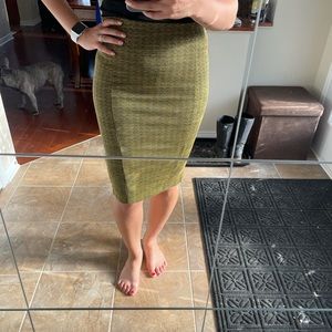 H&M stretchy pencil skirt